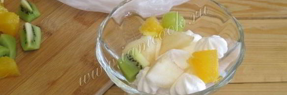 десерт фрукты со сливками