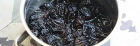 десерт с йогуртом, черносливом и бренди