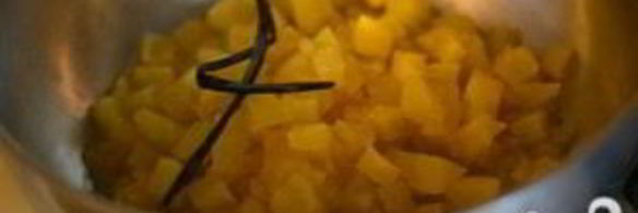 десерт с йогуртом, черносливом и бренди