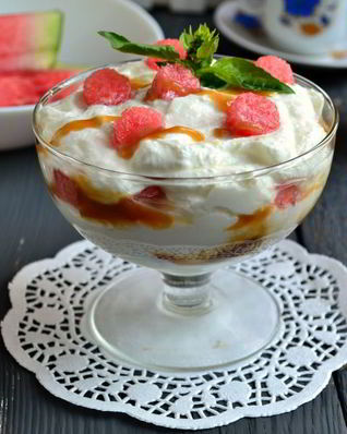 Десерт творожный с арбузом