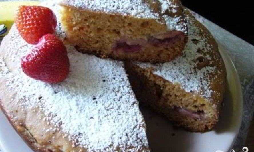 Рецепт клубничного десерта в мультиварке