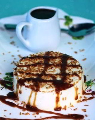 Кокосовый пудинг с карамельным соусом