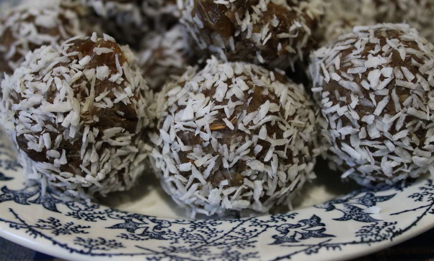 Рецепт домашних конфет из овсяных хлопьев с орехами