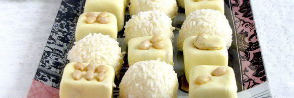 конфеты барфи с кешью и кедровыми орешками