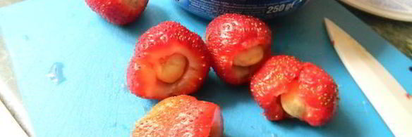 конфеты клубника в белом шоколаде