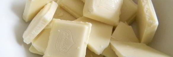 конфеты клубника в белом шоколаде