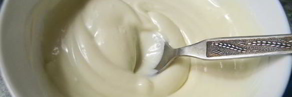 конфеты клубника в белом шоколаде