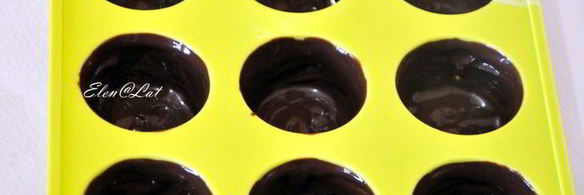 шоколадные конфеты с тыквенным кремом, мандариновым мармеладом и миндалем