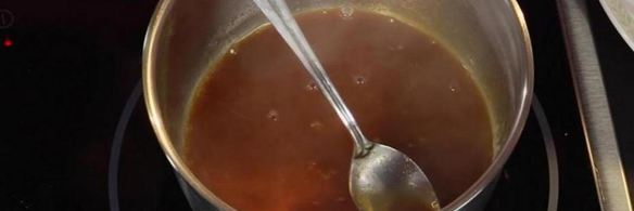 утиная грудка с грушей в портвейне и конфетой из фуа-гра