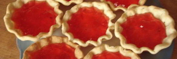 корзиночки фрукты в малиновом желе