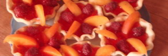 корзиночки фрукты в малиновом желе