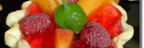 корзиночки фрукты в малиновом желе