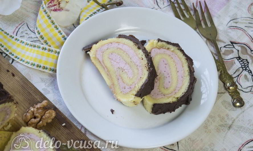 Рецепт бисквитного рулета с клубничным кремом