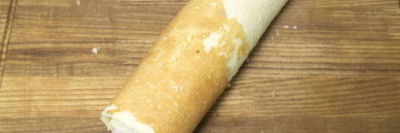 бисквитный рулет с клубничным кремом