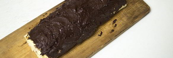 бисквитный рулет с клубничным кремом