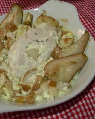 Курица с крем-чизом, грушами и имбирем