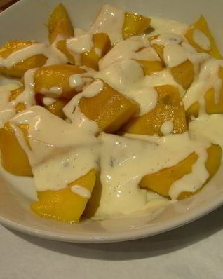 Манго в ванильном креме