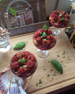 Веганский крем-борщ с тыквенным хумусом