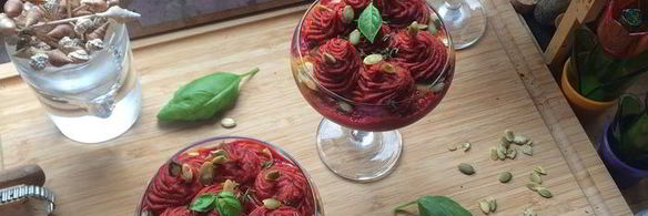 веганский крем-борщ с тыквенным хумусом