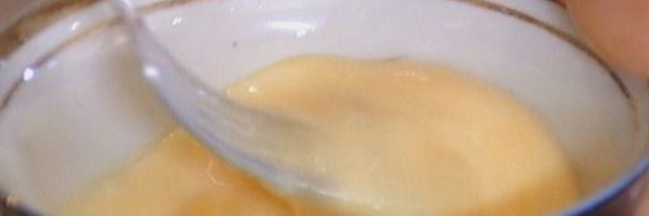 яблоки на слоеном тесте со сметанным кремом