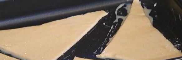 яблоки на слоеном тесте со сметанным кремом