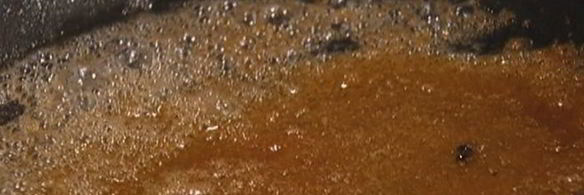 яблоки на слоеном тесте со сметанным кремом