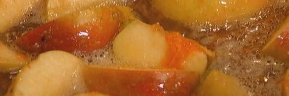 яблоки на слоеном тесте со сметанным кремом