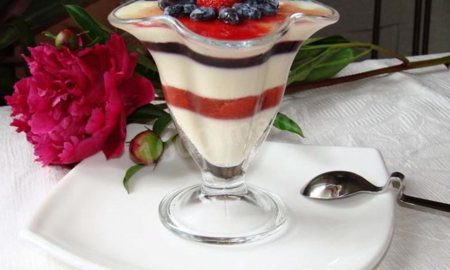 Рецепт молочно-ягодного десерт вкус лета