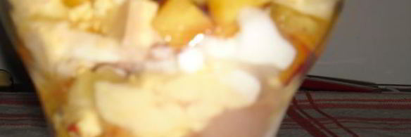 десерт мороженое с фруктами