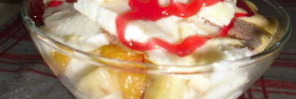 десерт мороженое с фруктами