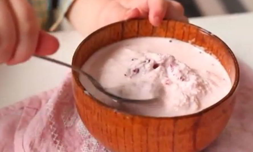 Рецепт домашнего клубничного мороженого в пакете