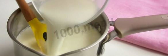 домашнее мороженое без сливок с клубничным соусом