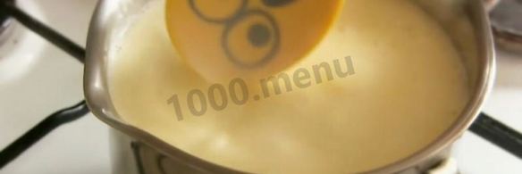 домашнее мороженое без сливок с клубничным соусом