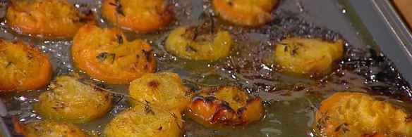 йогуртовое мороженое с запеченными абрикосами