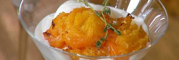 йогуртовое мороженое с запеченными абрикосами