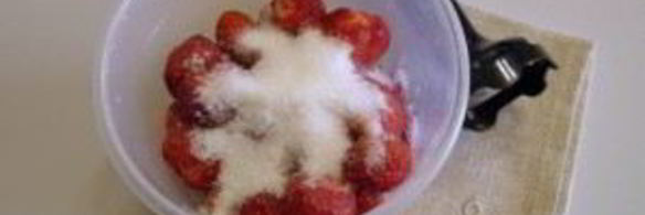 клубничное мороженое из йогурта