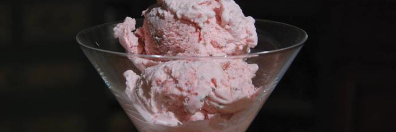 Клубничное мороженое с базиликом