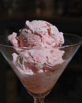 Клубничное мороженое с базиликом