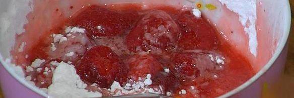 клубничное мороженое с базиликом