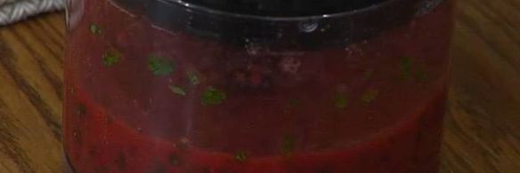 клубничное мороженое с базиликом