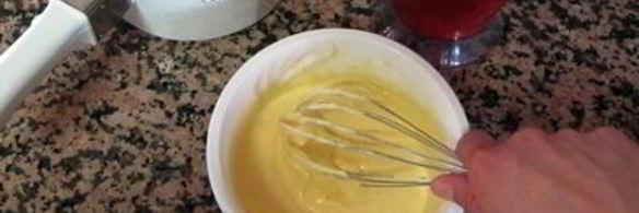 клубничное мороженое с мятой