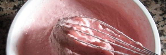 клубничное мороженое с мятой