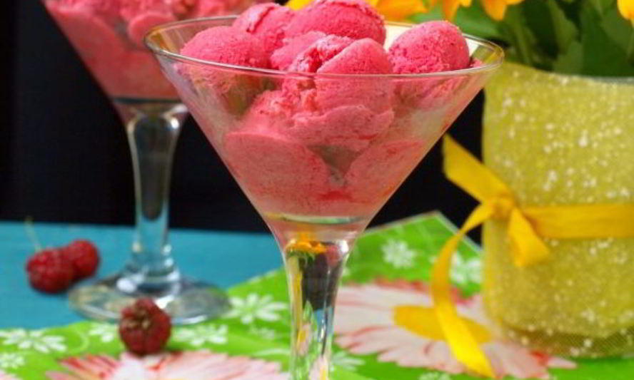 Рецепт малинового мороженого