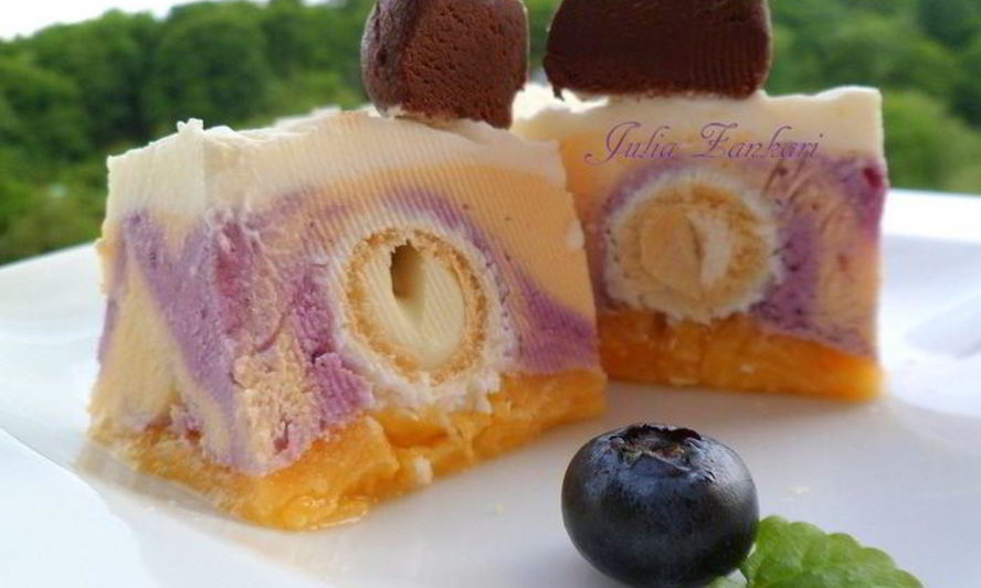 Рецепт мангова-черничного мороженого с конфетами рафаэлло с шоколадными шариками