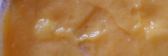 мангово-черничное мороженое с конфетами рафаэлло с шоколадными шариками