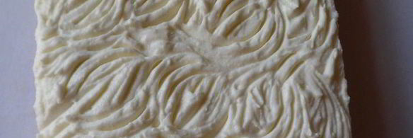 мангово-черничное мороженое с конфетами рафаэлло с шоколадными шариками