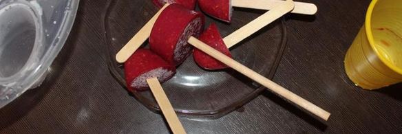 молочное мороженое с малиновым конфи