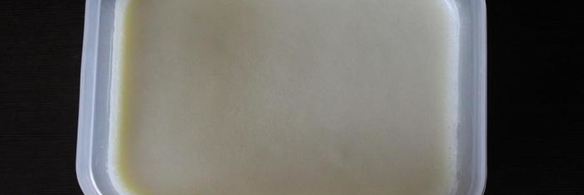 молочное мороженое с малиновым конфи