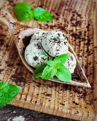 Мятное мороженое с зеленым мармеладом