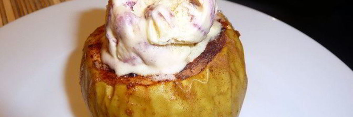 Печеные яблоки с пломбиром